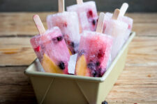 Prosecco Popsicles with Summer Fruits!