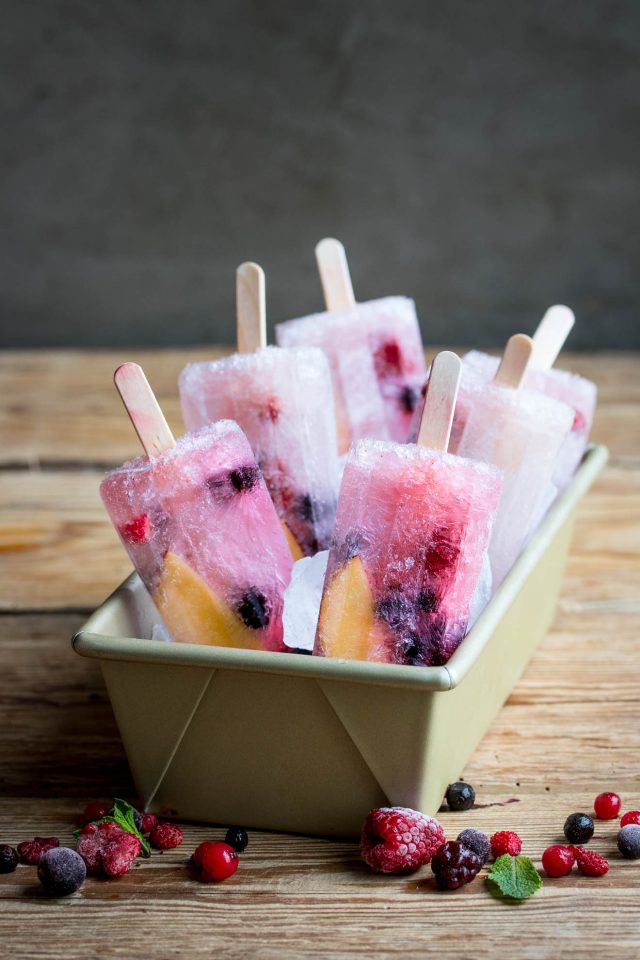 Prosecco Popsicles with Summer Fruits!