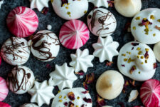 Vegan Meringue Kisses, the perfect little festive treat