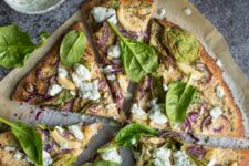 Vegan ranch pizza. This wholewheat base is topped with the creamiest vegan ranch sauce and topped with lots of great vegetables for a fun alternative to the regular tomato base.